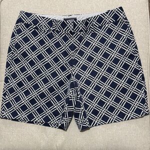 Wmns Lands’ End Mid Rise Shorts-Sz 10-98% Cotton-Navy/White Lattice Print-GUC